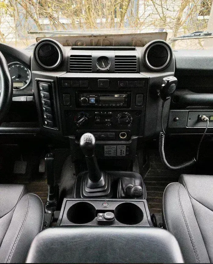 Gebraucht Land Rover Defender 150 PS (110 kW) 2011 Weiß SUV