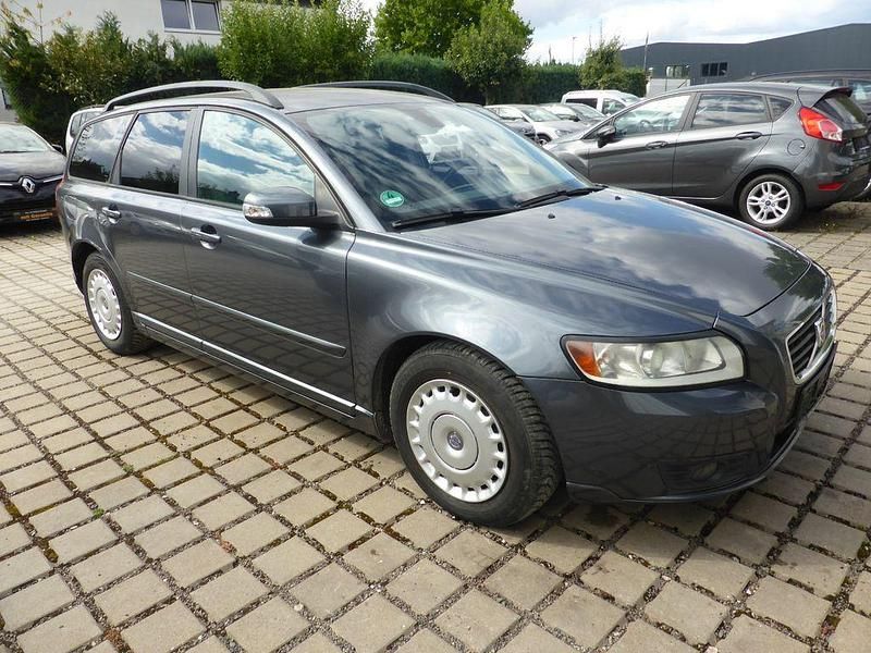 Grau Gebraucht 2007 Volvo V50 Momentum Kombi | 990 € (Superpreis) - Bild 1/4