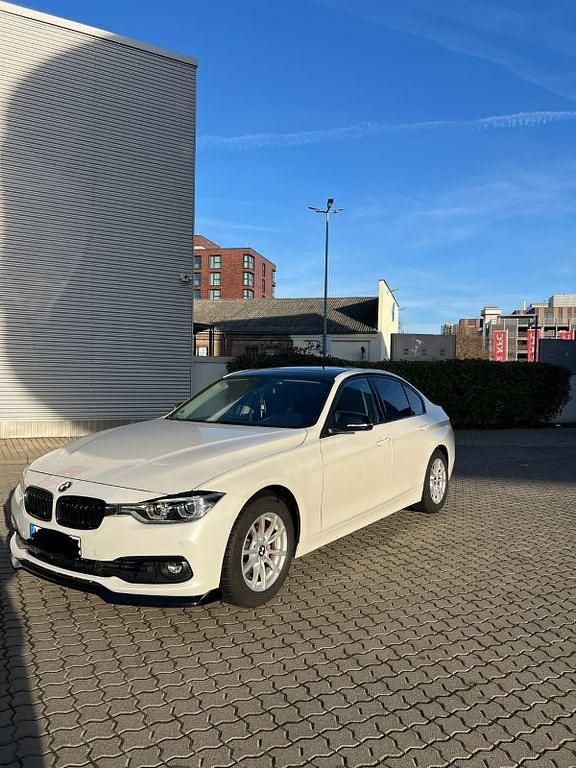Gebraucht BMW 320 Sport Line 184 PS (135 kW) 2017 Weiß Limousine