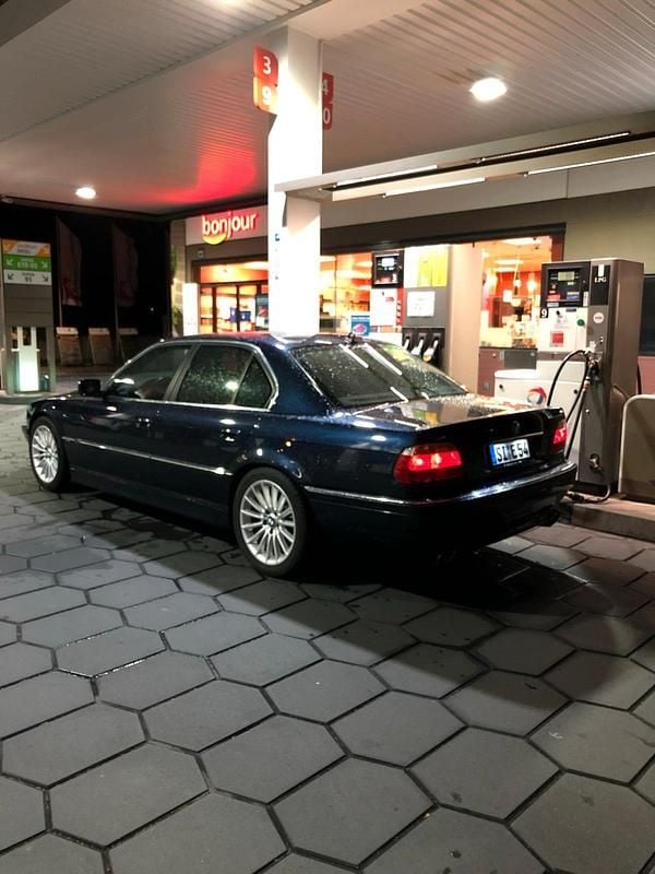 Gebraucht BMW 740 289 PS (212 kW) 2001 Blau Limousine