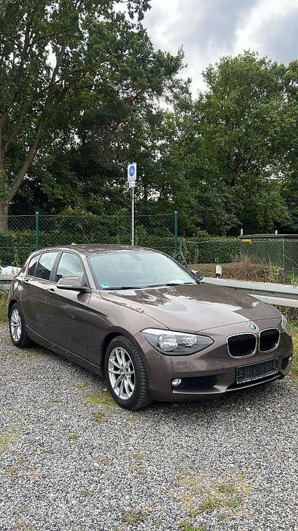 Braun Gebraucht 2013 BMW 116 Efficient Dynamics Kleinwagen | 6.400 € (Fairer Preis) - Bild 1/4