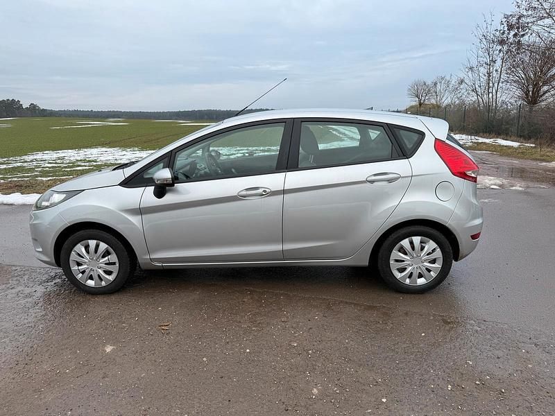 Gebraucht Ford Fiesta 60 PS (44 kW) 2009 Silber Kleinwagen