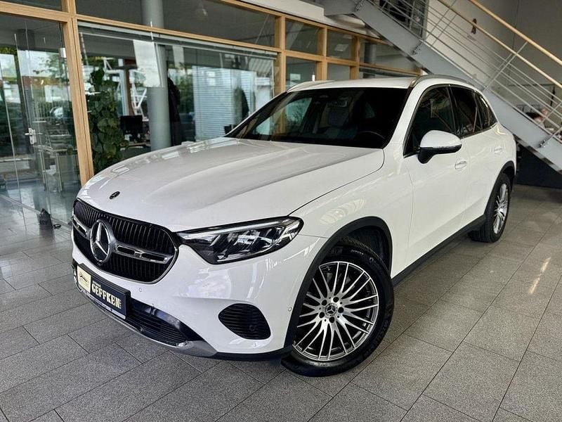 Gebraucht Mercedes GLC220 Avantgarde 197 PS (144 kW) 2023 Polarweiss SUV