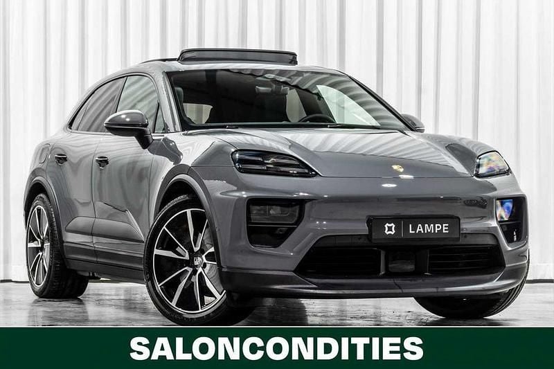 Grau Gebraucht 2025 Porsche Macan 4 Electric Performance Package SUV | 86.990 € (Superpreis) - Bild 1/4