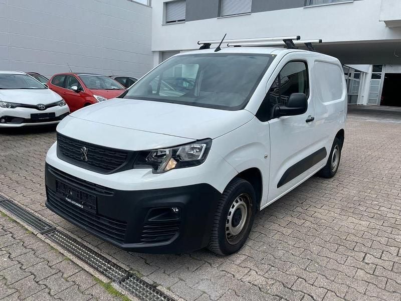 Weiß Gebraucht 2020 Peugeot Partner Premium Van / Kleinbus | 10.995 € (Guter Preis) - Bild 1/4