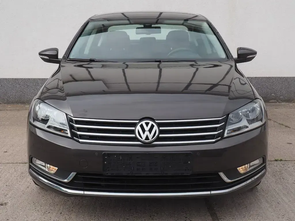 Gebraucht VW Passat Comfortline 122 PS (89 kW) 2012 Schwarz Limousine