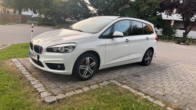 Weiß Gebraucht 2015 BMW 216 Kombi | 13.400 € - Bild 1/4
