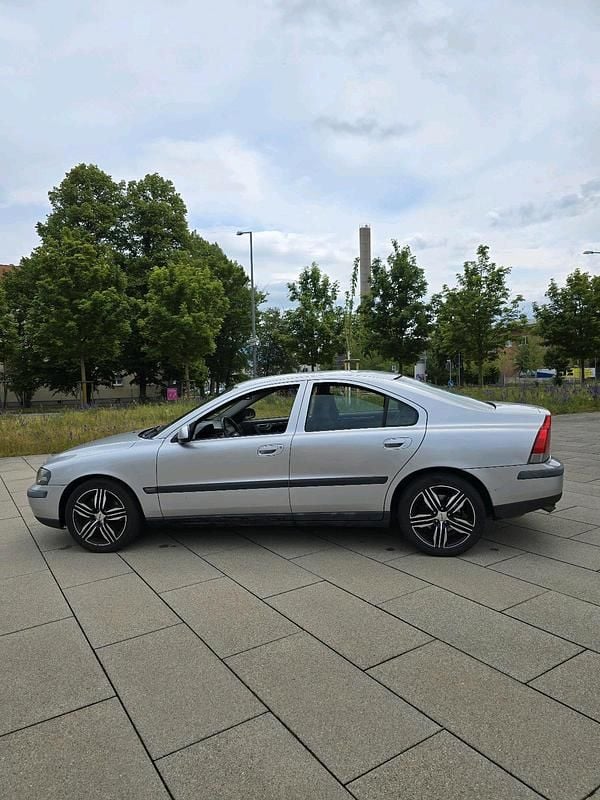 Silber Gebraucht 2003 Volvo S60 Limousine | 2.190 € (Fairer Preis) - Bild 1/4