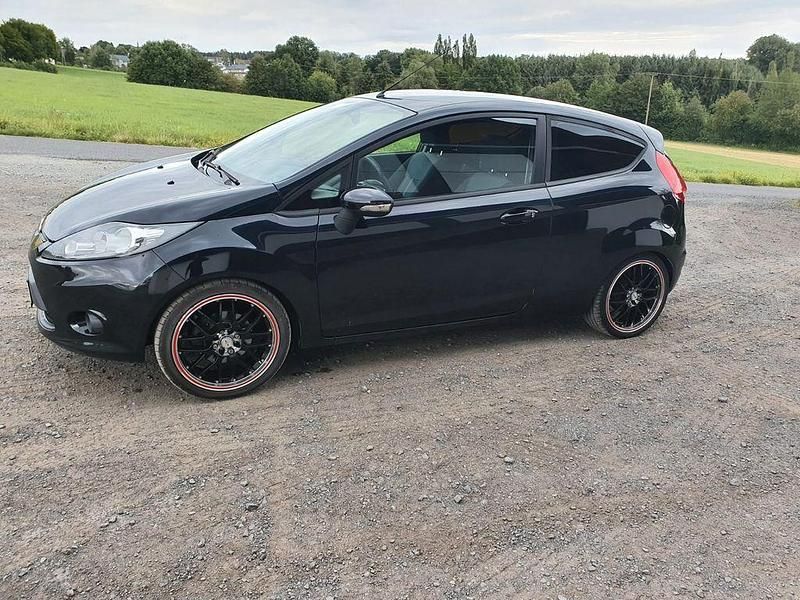Gebraucht Ford Fiesta Trend 82 PS (60 kW) 2010 Schwarz Kleinwagen