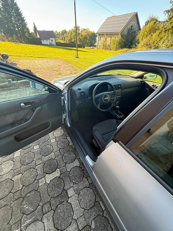Silber Gebraucht 2001 Audi A3 Kleinwagen | 1.100 € (Guter Preis) - Bild 1/4