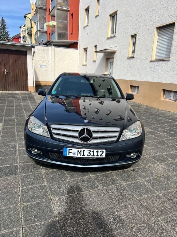 Grau Gebraucht 2010 Mercedes C180 Avantgarde Limousine | 7.999 € (Fairer Preis) - Bild 1/4