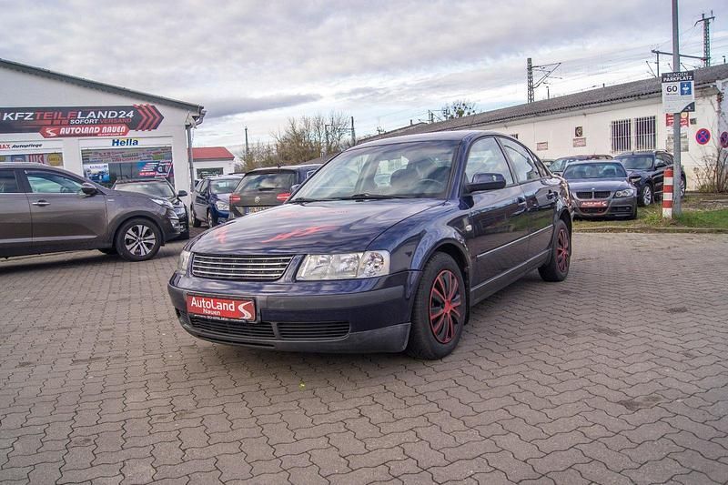 Gebraucht VW Passat 125 PS (91 kW) 1998 Blau Limousine
