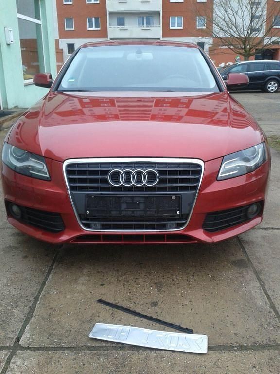 Gebraucht Audi A4 Ambiente 160 PS (117 kW) 2010 Rot Limousine