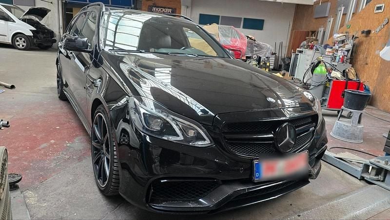 Schwarz Gebraucht 2013 Mercedes E63S AMG AMG Kombi | 25.800 € (Fairer Preis) - Bild 1/4