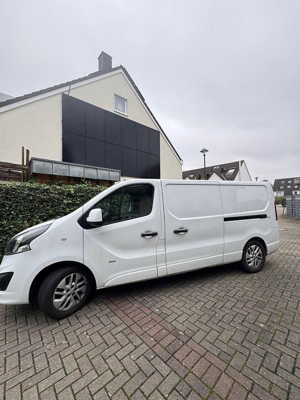 Gebraucht Opel Vivaro 140 PS (102 kW) 2015 Weiß Van / Kleinbus