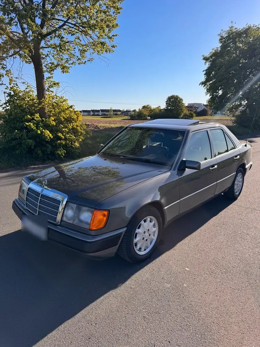 Gebraucht Mercedes 250 90 PS (66 kW) 1991 Grau Limousine