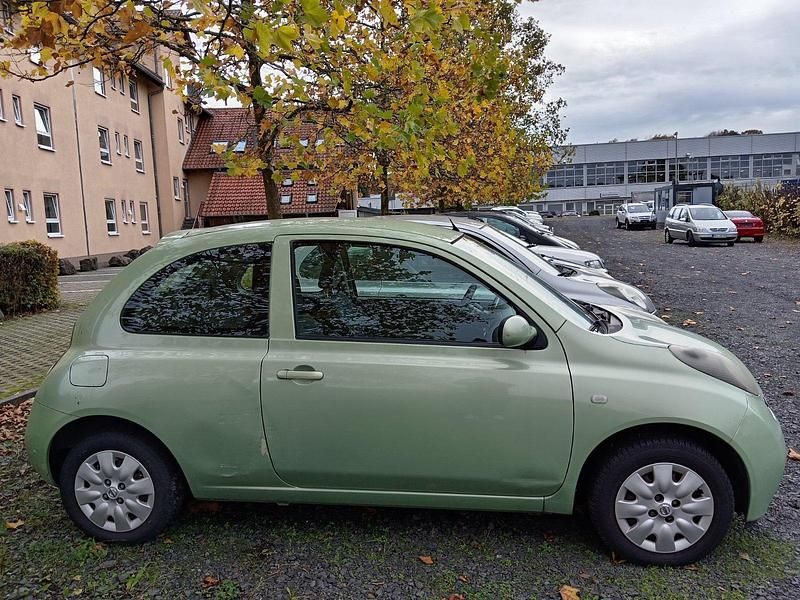 Grün Gebraucht 2004 Nissan Micra Kleinwagen | 500 € (Superpreis) - Bild 1/4