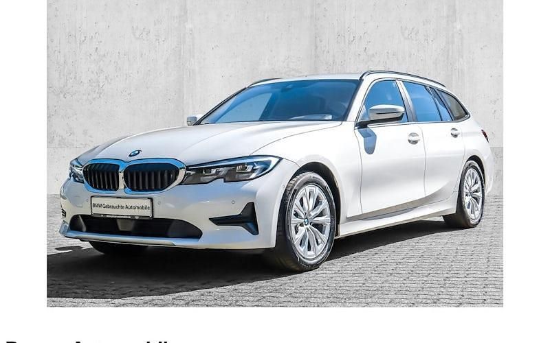 Weiß Gebraucht 2022 BMW 320 Sport Line Kombi | 28.890 € (Fairer Preis) - Bild 1/4