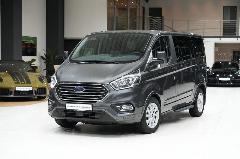 Gebraucht Ford Tourneo Titanium 185 PS (136 kW) 2021 Magneticgrau (metallic) Van / Kleinbus