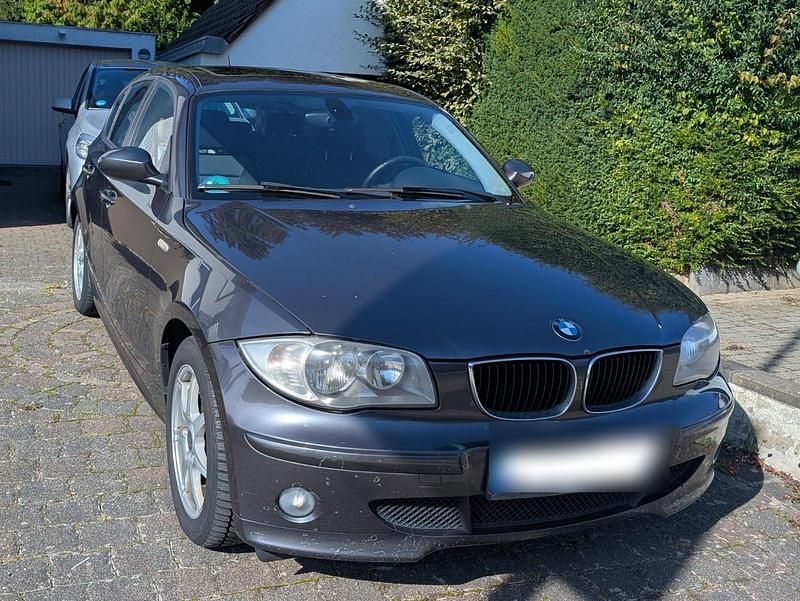 Grau Gebraucht 2006 BMW 120 Kleinwagen | 2.500 € (Guter Preis) - Bild 1/4