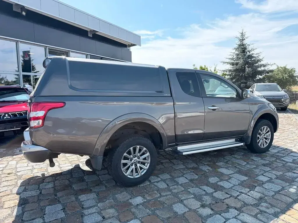Gebraucht Mitsubishi L200 Plus 181 PS (133 kW) 2015 Braun Pickup