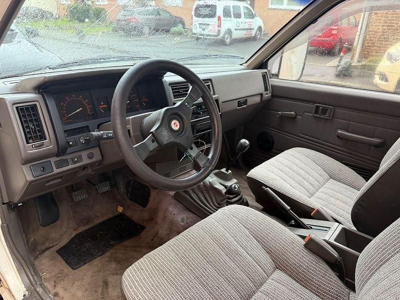 Gebraucht Nissan Navara 101 PS (74 kW) 1990 Weiß Pickup