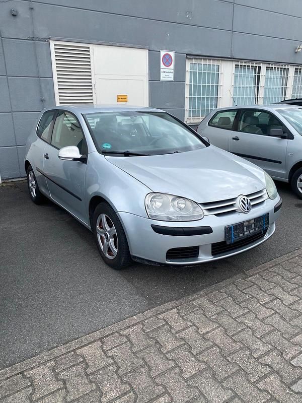 Silber Gebraucht 2004 VW Golf V Kleinwagen | 650 € (Superpreis) - Bild 1/4