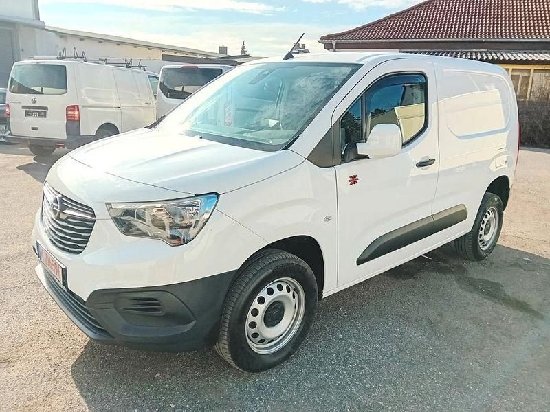 Weiß Gebraucht 2021 Opel Combo Edition Van / Kleinbus | 13.500 € (Guter Preis) - Bild 1/4