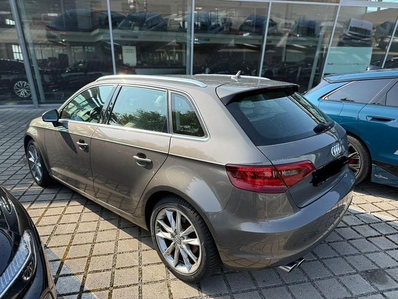 Grau Gebraucht 2014 Audi A3 Sportback Ambiente Limousine | 13.500 € (Superpreis) - Bild 1/4