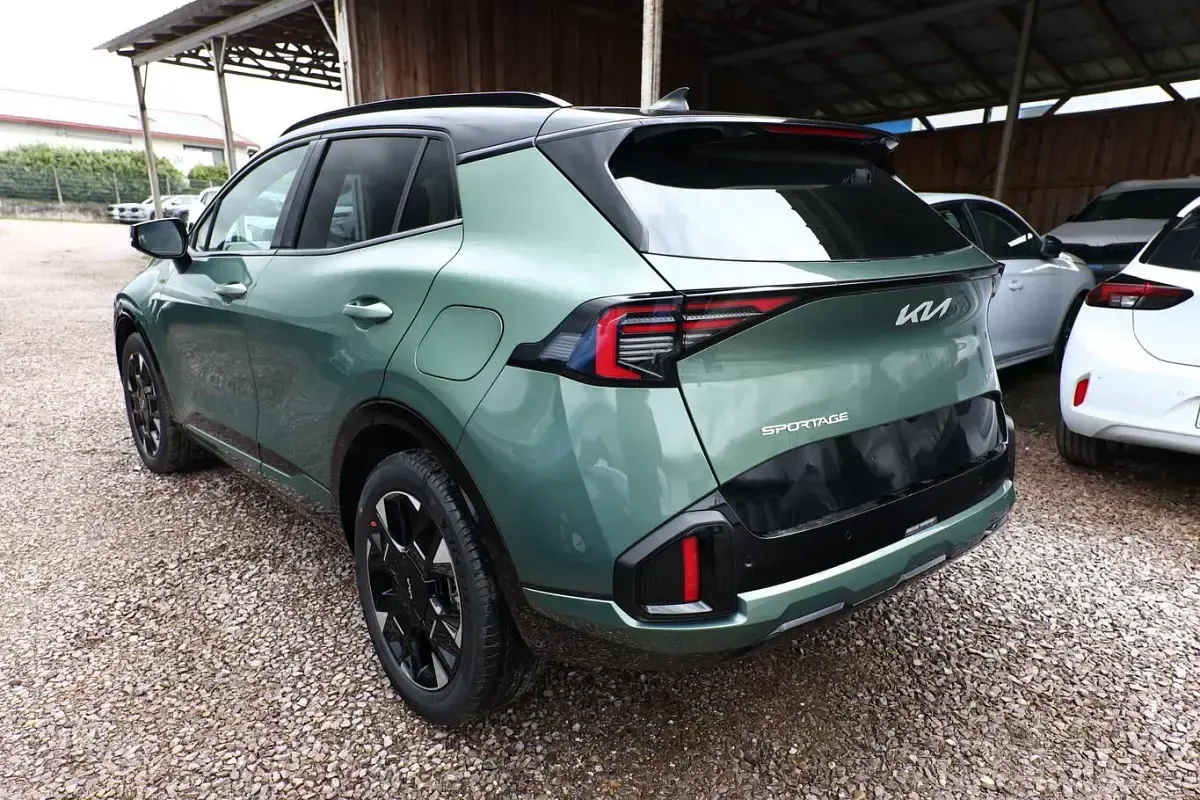 Neu Kia Sportage GT-Line 179 PS (131 kW) 2026 Experience green metallic kontra SUV