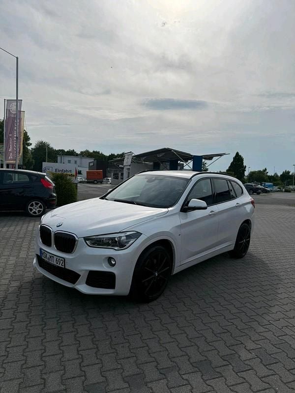 Weiß Gebraucht 2018 BMW X1 M Sport SUV | 20.450 € (Fairer Preis) - Bild 1/4