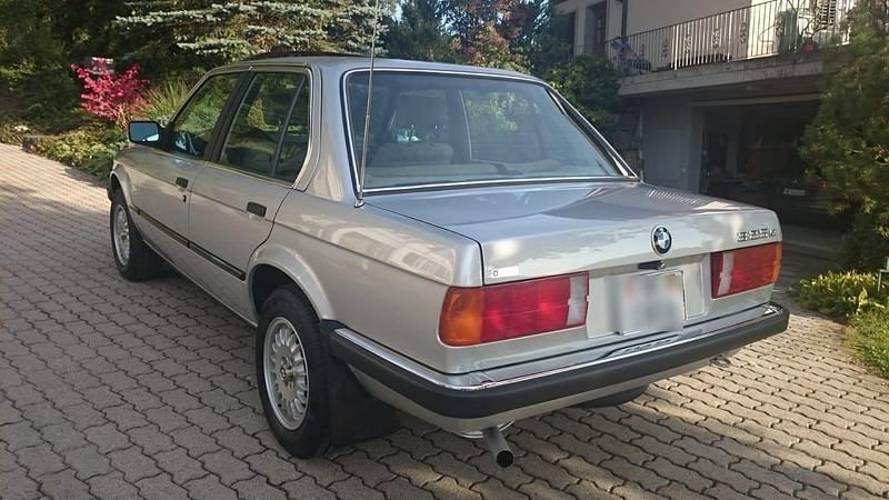 Gebraucht BMW 325 122 PS (89 kW) 1986 Beige Limousine