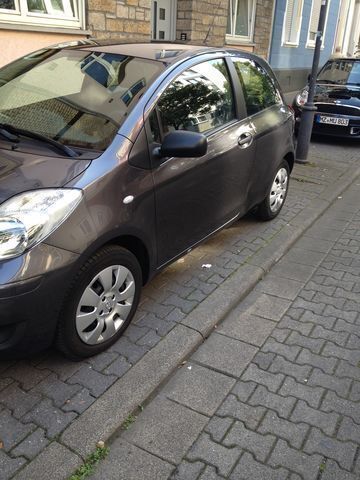 Gebraucht Toyota Yaris Cool 69 PS (50 kW) 2009 Grau Kleinwagen