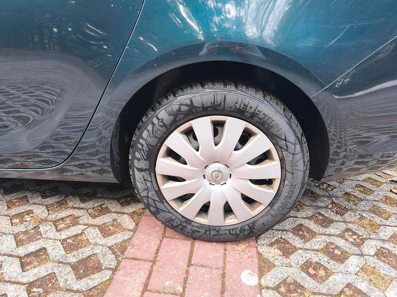 Gebraucht Opel Astra 110 PS (80 kW) 2014 Grün Kombi