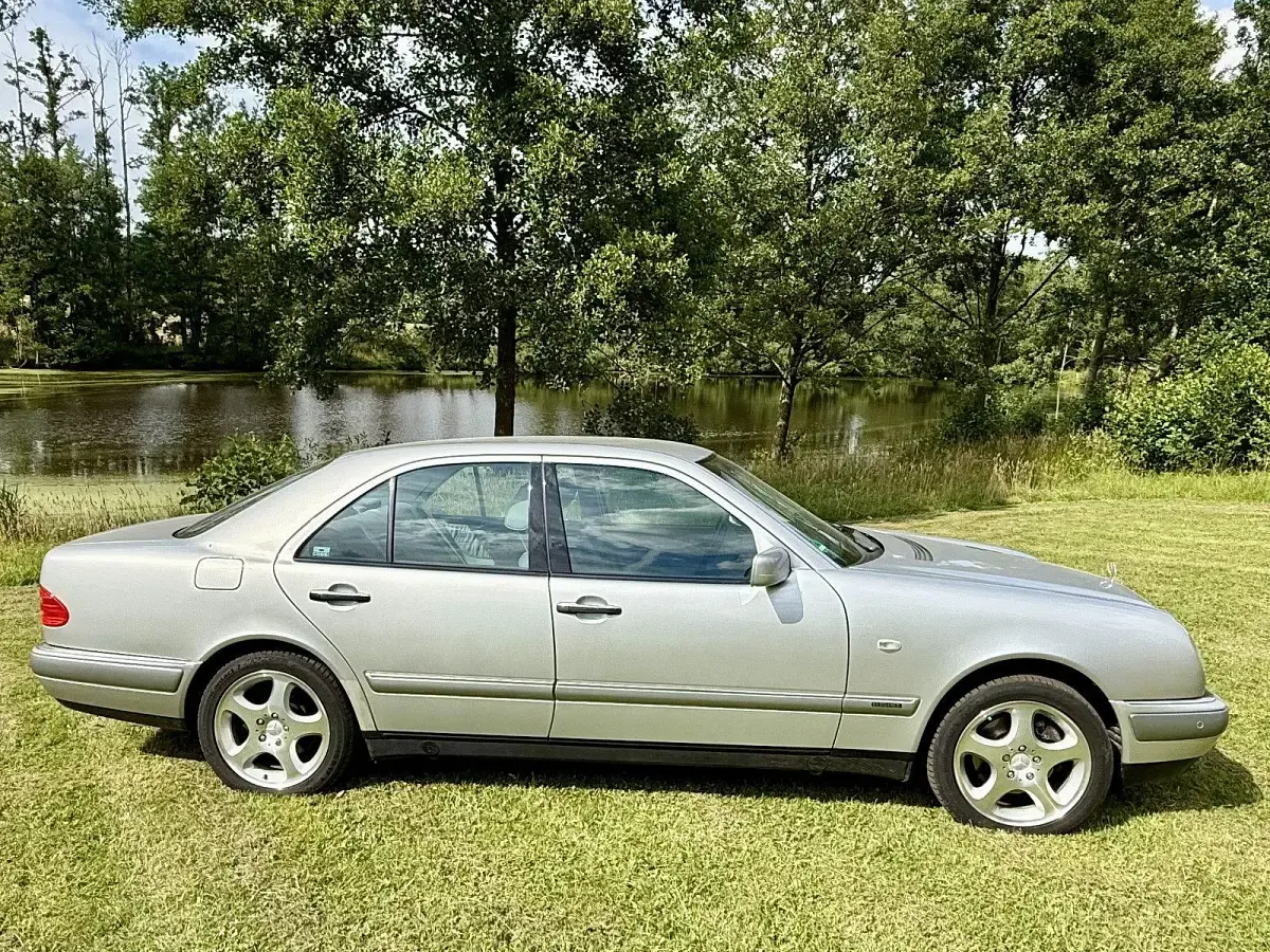 Gebraucht Mercedes E320 Elegance 224 PS (164 kW) 1999 Silber Limousine