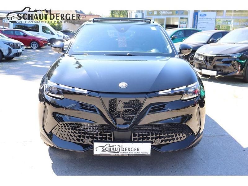 Neu Alfa Romeo GT Junior 145 PS (106 kW) 2025 Schwarz SUV