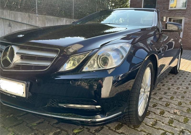 Gebraucht Mercedes E220 Avantgarde 170 PS (125 kW) 2012 Schwarz Cabrio