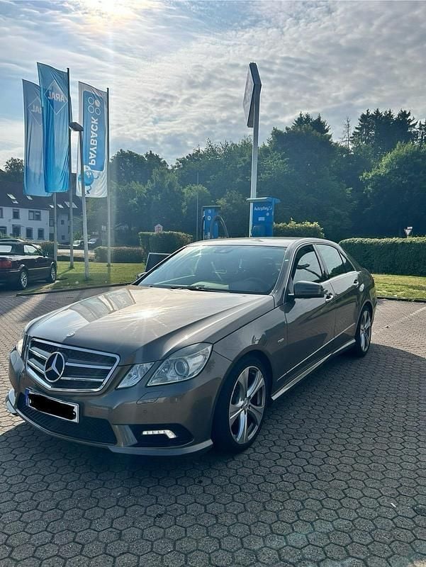 Gebraucht 2010 Mercedes E350 Limousine | 8.800 € (Guter Preis) - Bild 1/4