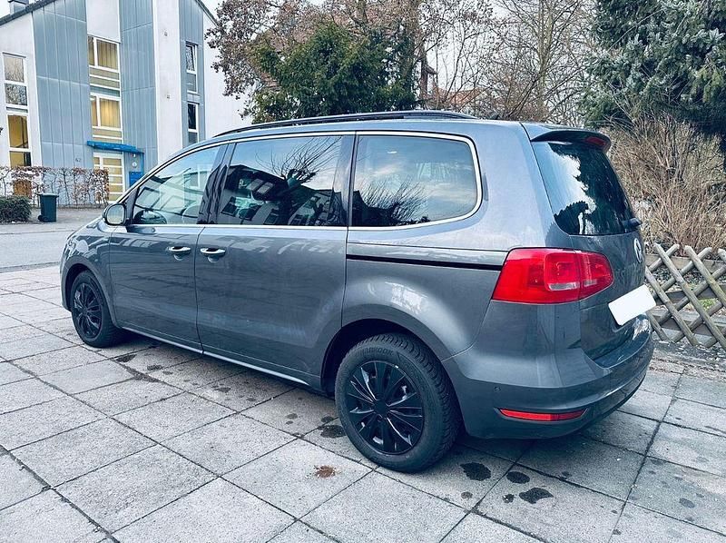 Gebraucht VW Sharan 140 PS (102 kW) 2012 Grau Van / Kleinbus