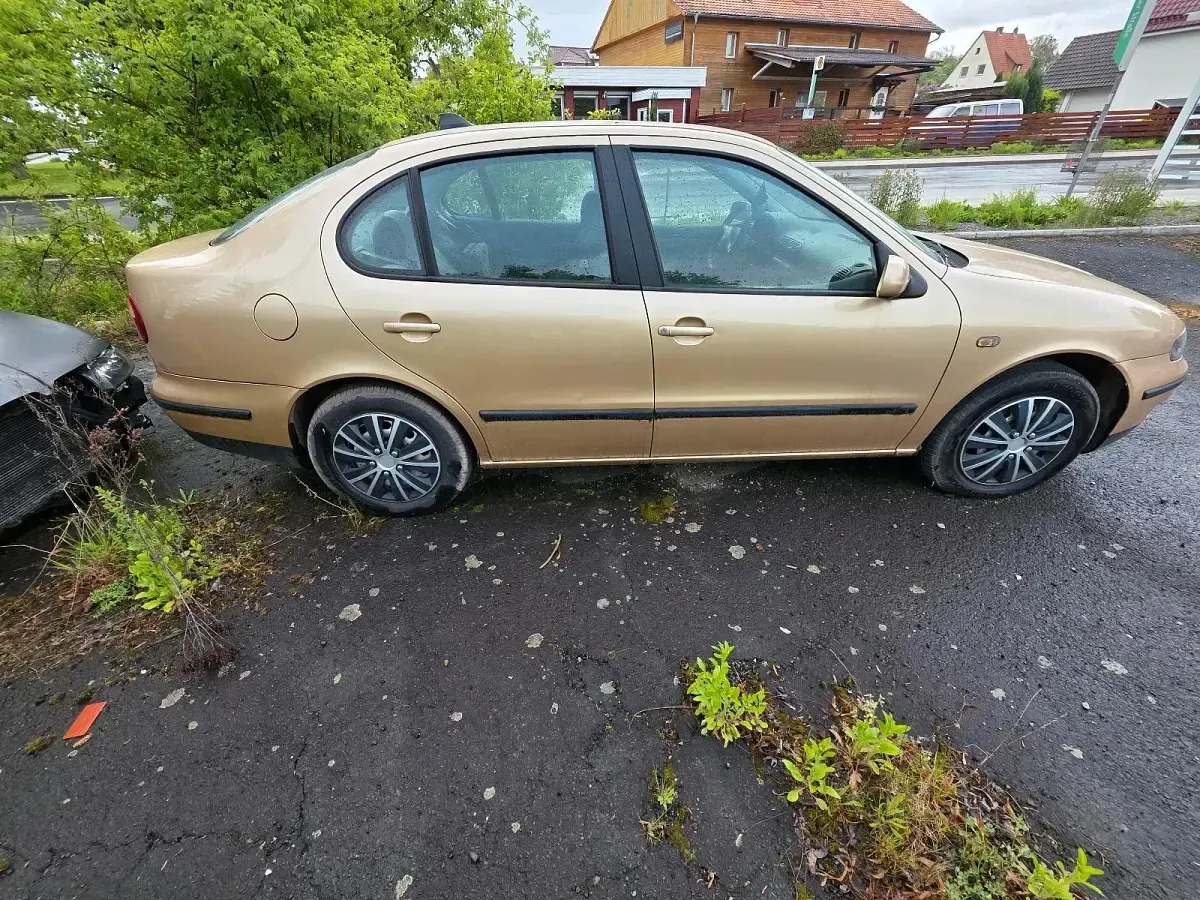 Gebraucht Seat Toledo 105 PS (77 kW) 1999 Gelb Limousine