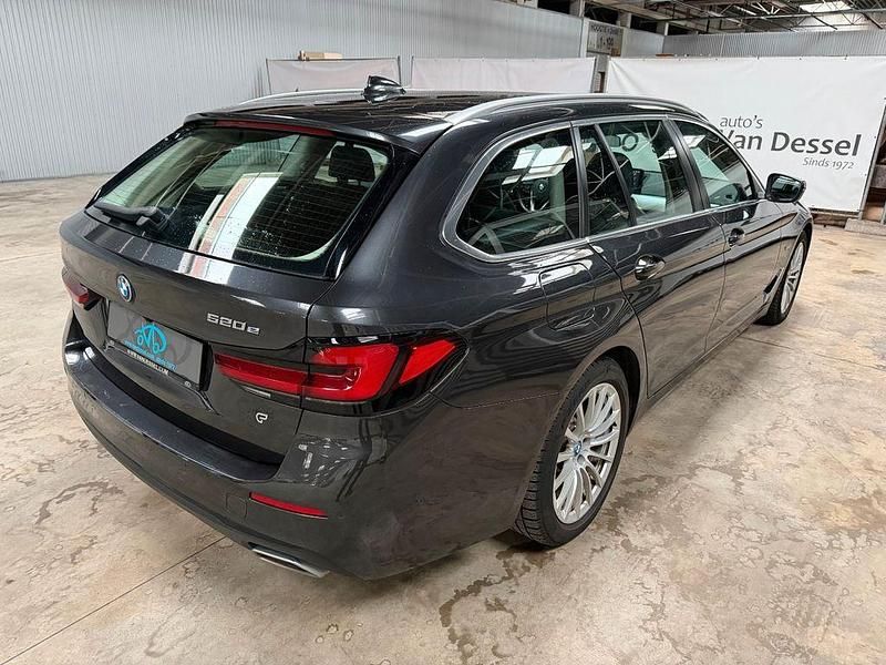 Gebraucht BMW 520 163 PS (119 kW) 2022 Grau Kombi
