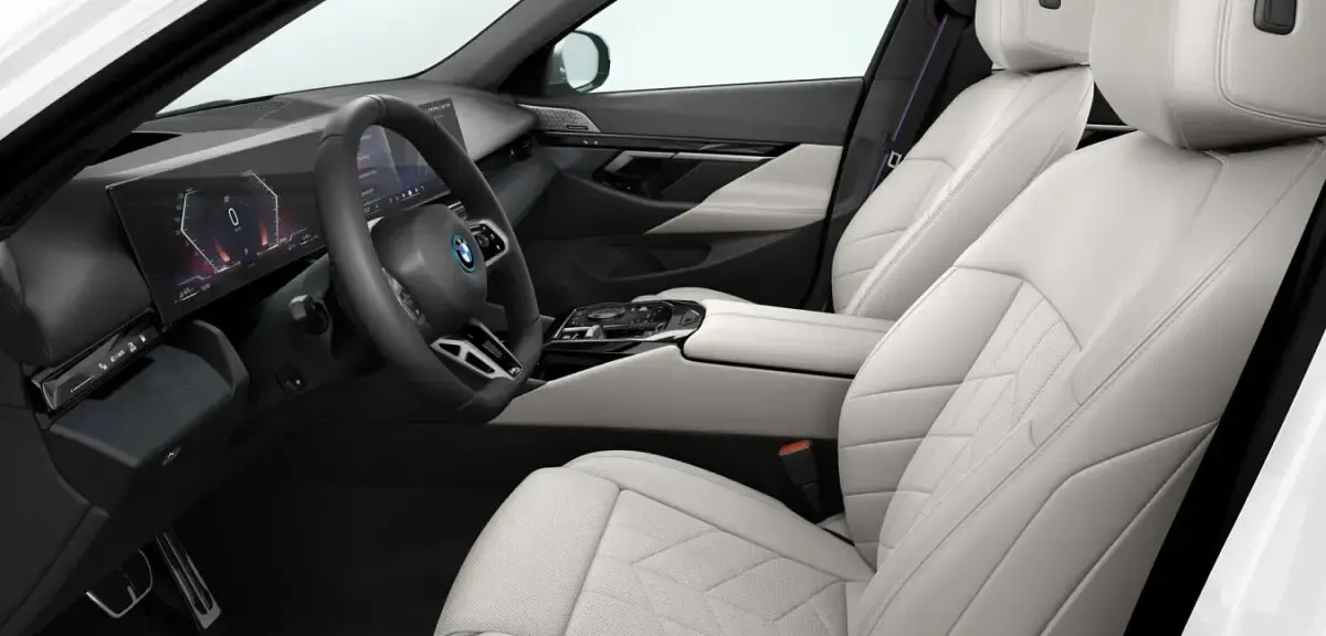 Gebraucht BMW 550e Comfort Edition 489 PS (359 kW) 2026 Weiß Kombi