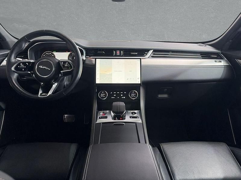 Gebraucht Jaguar F-Pace R-Dynamic 206 PS (151 kW) 2021 Eiger grey SUV