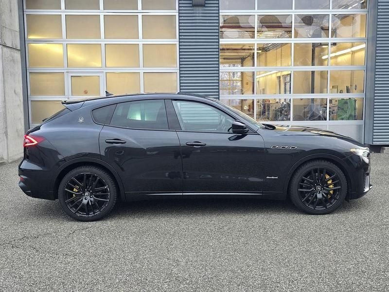 Gebraucht Maserati Levante 430 PS (316 kW) 2020 Schwarz SUV