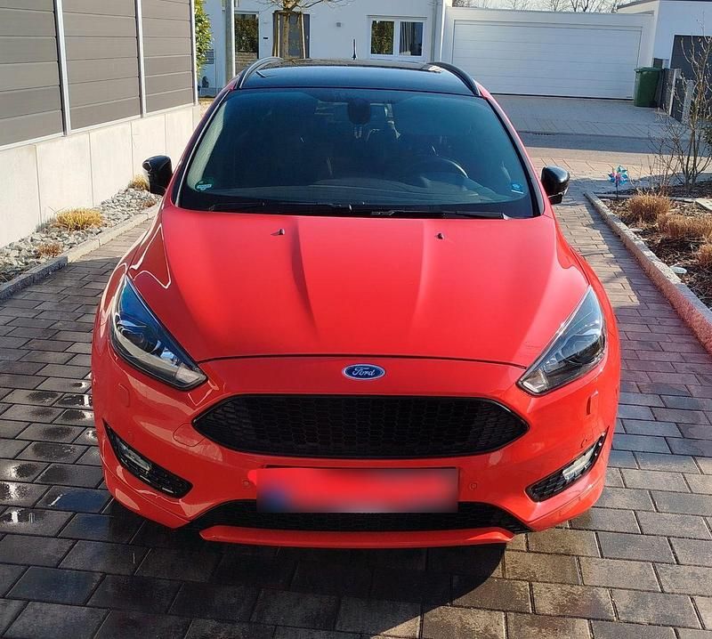 Gebraucht Ford Focus ST-Line 140 PS (102 kW) 2018 Rot Kombi