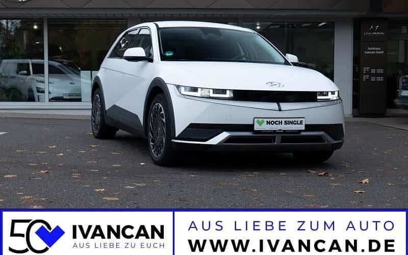 Atlas white (matt) Gebraucht 2023 Hyundai Ioniq 6 Techniq Limousine | 35.490 € (Fairer Preis) - Bild 1/4