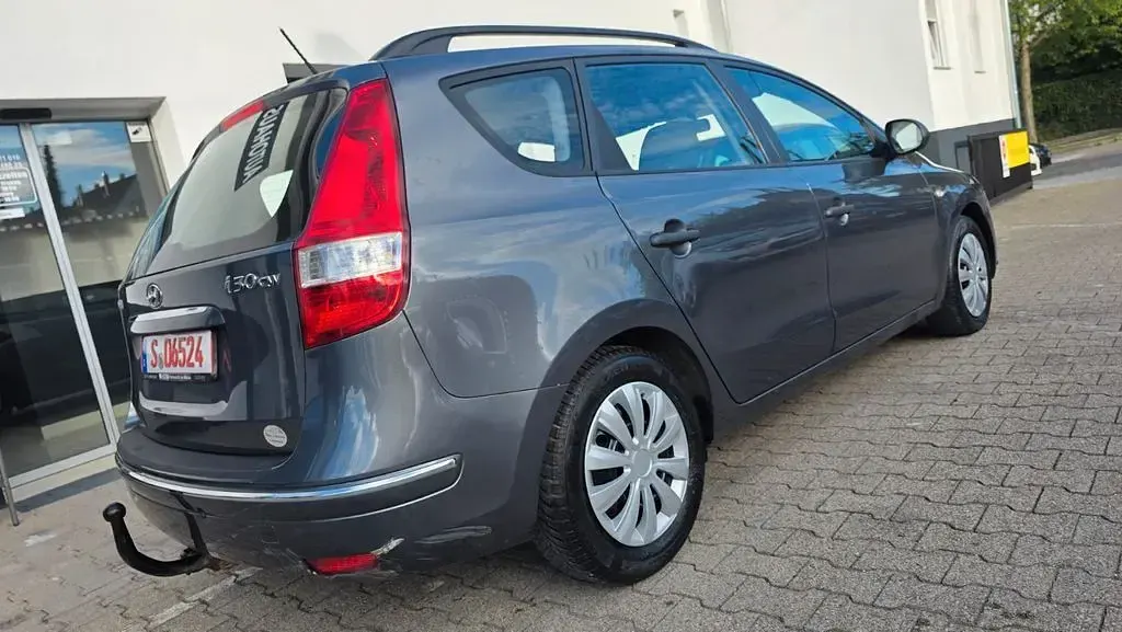 Gebraucht Hyundai i30 109 PS (80 kW) 2010 Grau Kombi