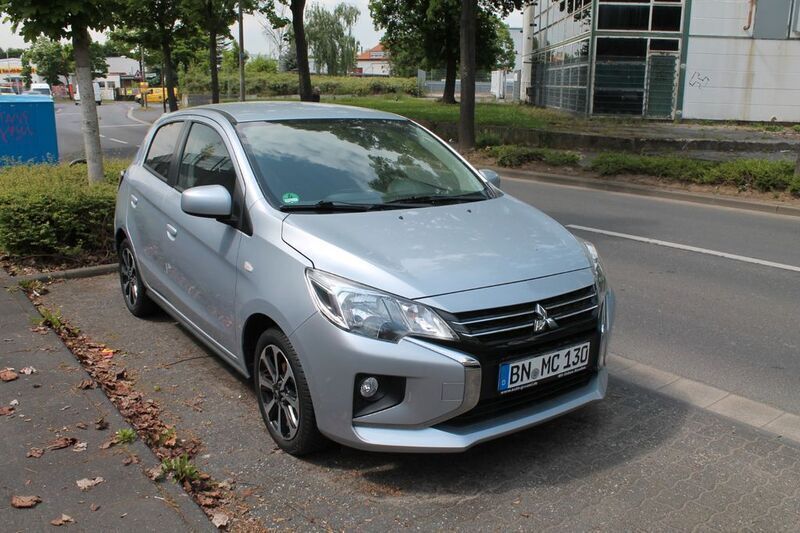 Silber Gebraucht 2021 Mitsubishi Space Star Top Limousine | 12.000 € (Fairer Preis) - Bild 1/4