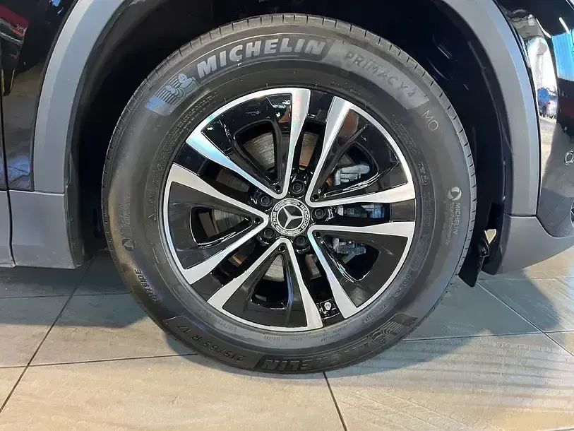 Gebraucht Mercedes GLA180 Advanced 136 PS (100 kW) 2025 Schwarz SUV