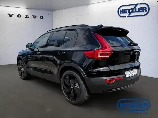 Gebraucht Volvo XC40 Plus 163 PS (119 kW) 2025 Onyx black / metallic SUV